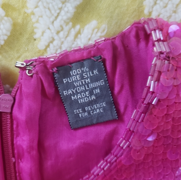 🌈 Stunning Barbie Pink Vintage Sequin Silk Dress - Picture 5 of 7